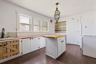 2225 Catalpa Dr. in Dayton, OH - Building Photo