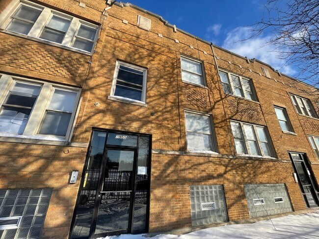 7955 S Emerald Ave in Chicago, IL - Building Photo - Building Photo