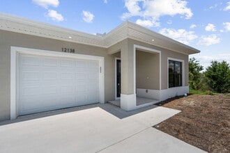 12138 Tetzel Ave, Unit 12138 in Port Charlotte, FL - Foto de edificio - Building Photo