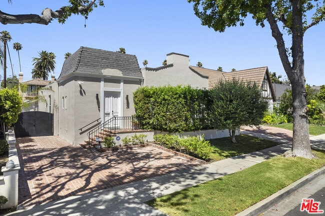 245 N Wetherly Dr in Beverly Hills, CA - Building Photo - Building Photo