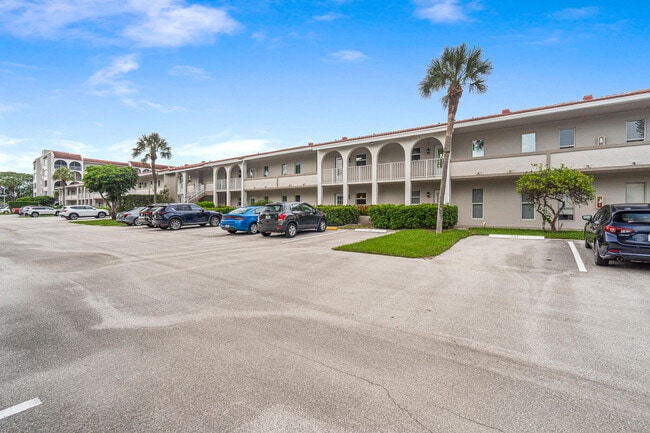 250 NE 20th St in Boca Raton, FL - Foto de edificio - Building Photo