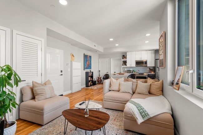 10 Taber St, Unit 608 in Boston, MA - Building Photo - Building Photo