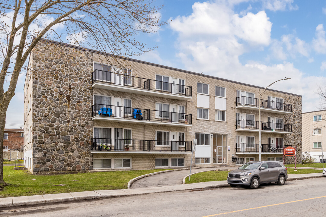 1740 Décarie Rue in St. Laurent, QC - Building Photo