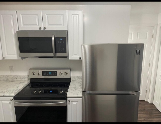 111 Hall St in Leominster, MA - Building Photo - Building Photo