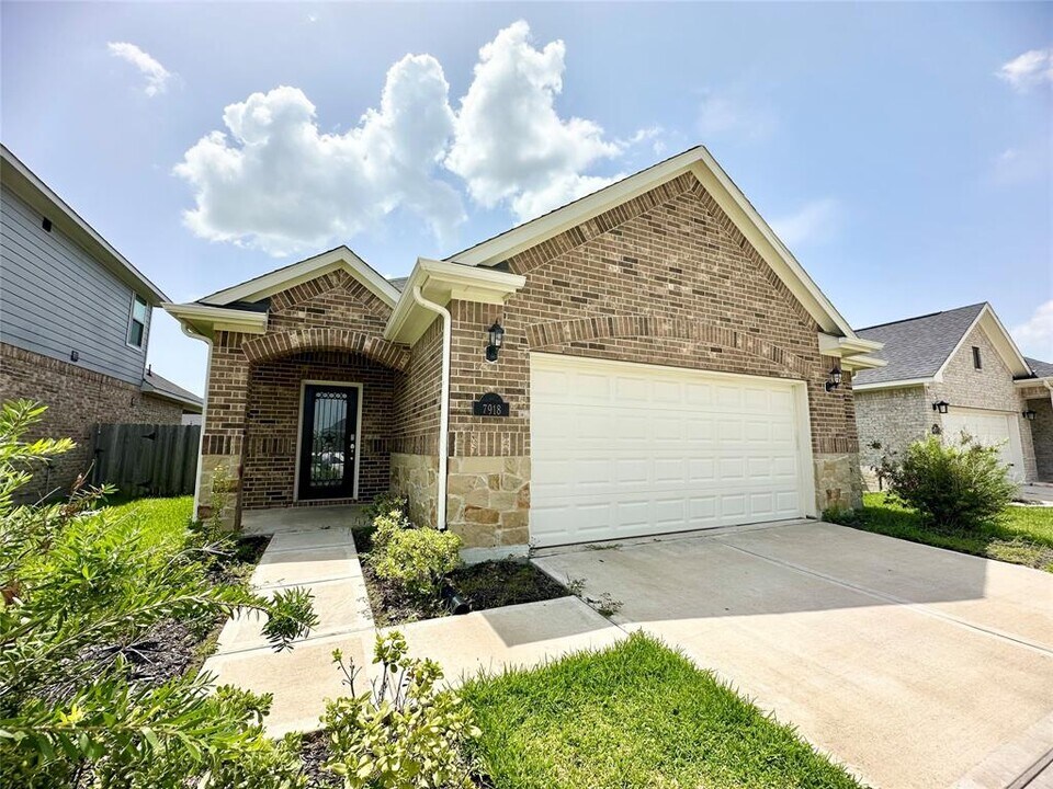 7918 Chukka Dr in Fulshear, TX - Building Photo