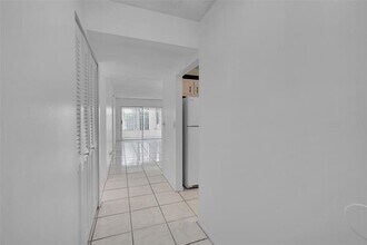 2950 NW 46th Ave in Lauderdale Lakes, FL - Building Photo - Building Photo
