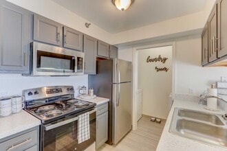 Americana Lakewood Apartments in Lakewood, CO - Foto de edificio - Building Photo