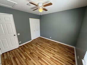 1390 Golden Oaks Pkwy in Aurora, IL - Building Photo - Building Photo