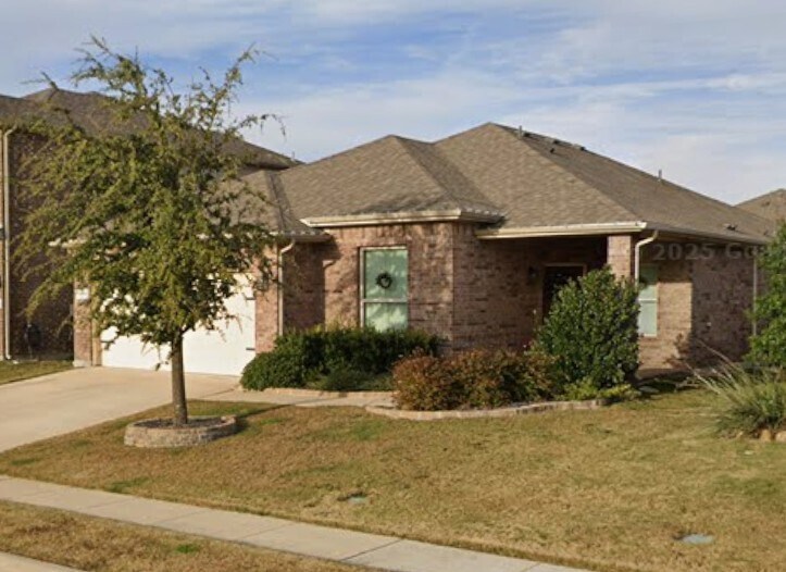 13832 Langston Lake Dr in Roanoke, TX - Foto de edificio