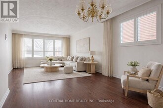 12 Scarden Ave in Toronto, ON - Building Photo - Building Photo