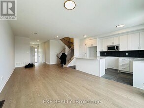271 Bankside Wy in Ottawa, ON - Building Photo - Building Photo