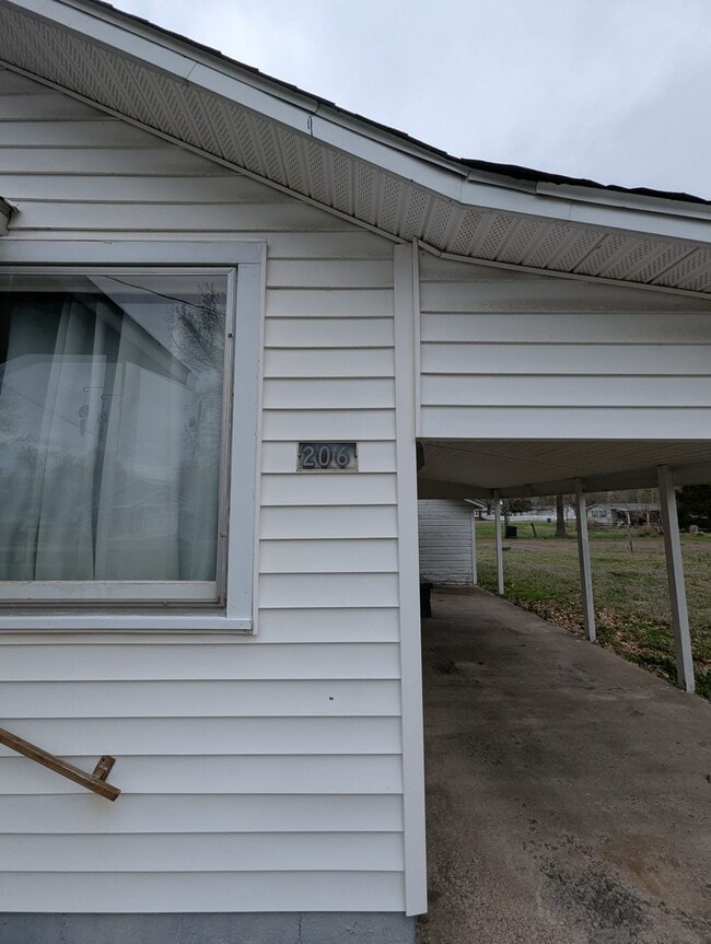 206 Madison St in Carterville, IL - Foto de edificio - Building Photo