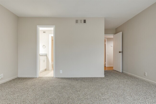 property at 1643 S Kirkwood Rd