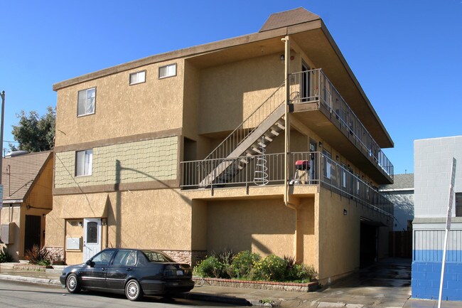 1223 Umatilla Ave in Long Beach, CA - Foto de edificio - Building Photo