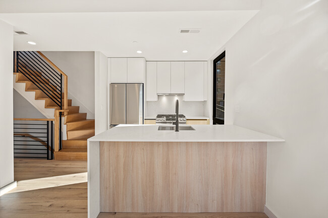 6 National St, Unit 2 in Boston, MA - Foto de edificio - Building Photo