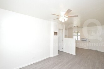 7040 Grand Ave in Glendale, AZ - Building Photo - Building Photo