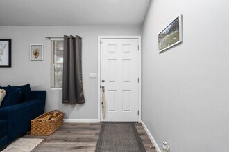 720 S Velie St in Visalia, CA - Building Photo - Building Photo