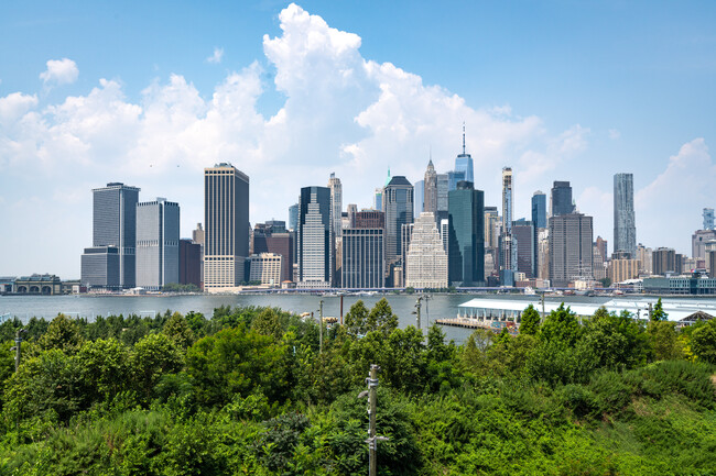 Seaport Residences in New York, NY - Foto de edificio - Building Photo