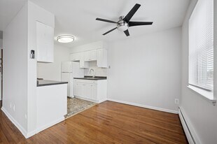 Longwood Manor in Philadelphia, PA - Building Photo