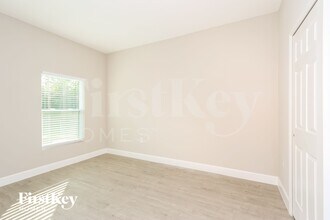 546 Warwick St SE in Palm Bay, FL - Foto de edificio - Building Photo