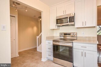 12104 Pikeview Terrace in Germantown, MD - Building Photo - Building Photo