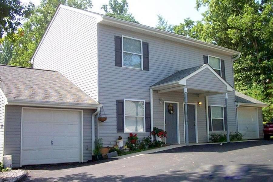 1297 N Main St in Hendersonville, NC - Building Photo