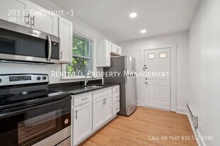 201 E Chestnut St in Coatesville, PA - Building Photo