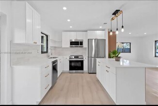10680 SW 146th St in Miami, FL - Building Photo - Building Photo