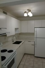 8405 NW 8th St in Miami, FL - Building Photo - Building Photo