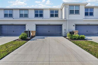 5752 Anders Wy in St. Cloud, FL - Foto de edificio - Building Photo