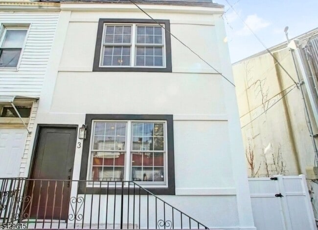 3 Minerva St in Jersey City, NJ - Building Photo - Building Photo