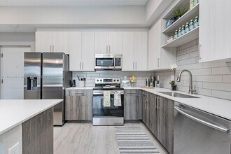 9335 W Commercial Blvd-Unit -400 in Fort Lauderdale, FL - Building Photo - Building Photo