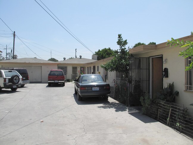 2720 New Deal Ave in El Monte, CA - Foto de edificio - Building Photo