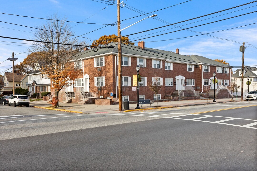 FAO Hasbrouck Heights LLC in Hasbrouck Heights, NJ - Building Photo