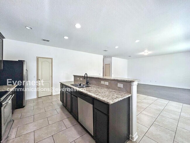 3510 Penta Fields in Converse, TX - Foto de edificio - Building Photo