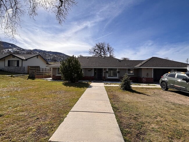 27760 Hialeah Dr in Tehachapi, CA - Building Photo - Building Photo