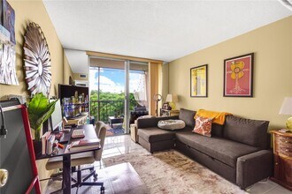 601 Three Islands Boulevard in Hallandale Beach, FL - Building Photo - Building Photo