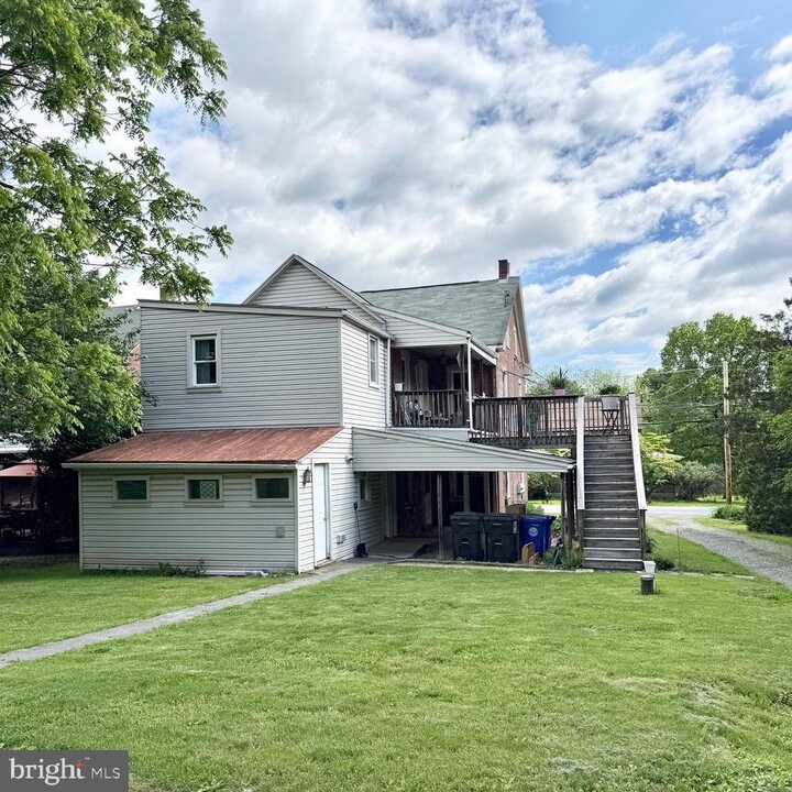 1168 Old Swede Rd in Douglassville, PA - Building Photo