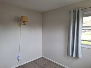 86 Kendall Rd in Kendall Park, NJ - Building Photo - Building Photo