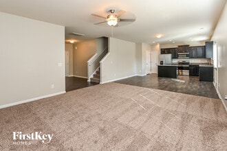 8929 Lilac Tree Ave in Charlotte, NC - Foto de edificio - Building Photo