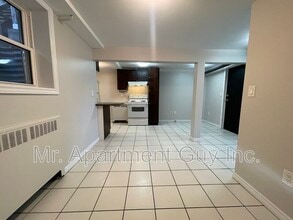 16 Kingsway Dr in Hamilton, ON - Building Photo - Building Photo