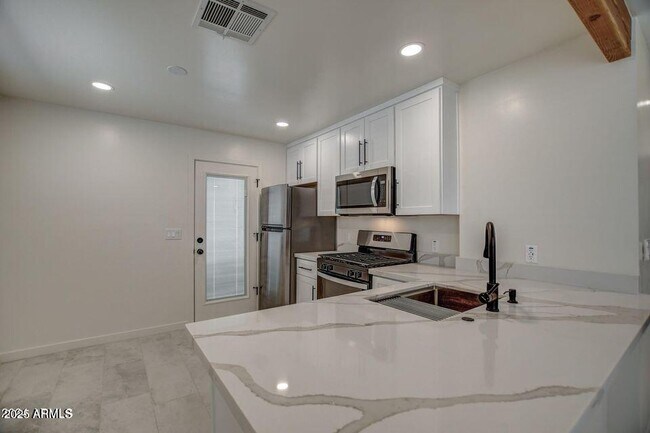 1411 S Bonarden Ln in Tempe, AZ - Building Photo - Building Photo