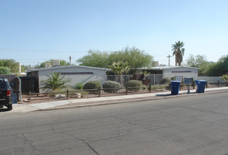 Adams Court Apartments in Tucson, AZ - Building Photo - Building Photo