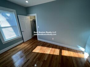 372 Oxford St, Unit 6 in Cambridge, MA - Foto de edificio - Building Photo