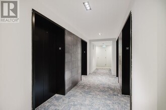430-3430 Square One Dr in Mississauga, ON - Building Photo - Building Photo