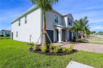 15488 Wildflower Cir in Naples, FL - Foto de edificio - Building Photo