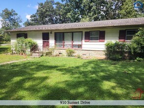 910 Sunset Dr in Cookeville, TN - Foto de edificio - Building Photo
