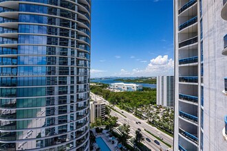 15811 Collins Ave, Unit 1802 in North Miami Beach, FL - Building Photo - Building Photo