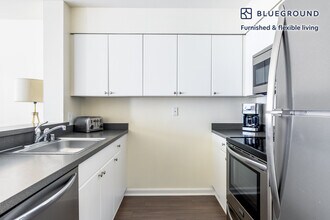 2 Townsend St in San Francisco, CA - Building Photo - Building Photo