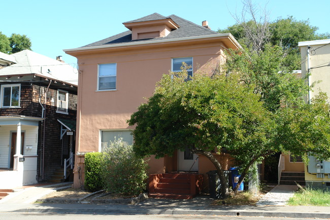 Santina House in Berkeley, CA - Building Photo - Building Photo